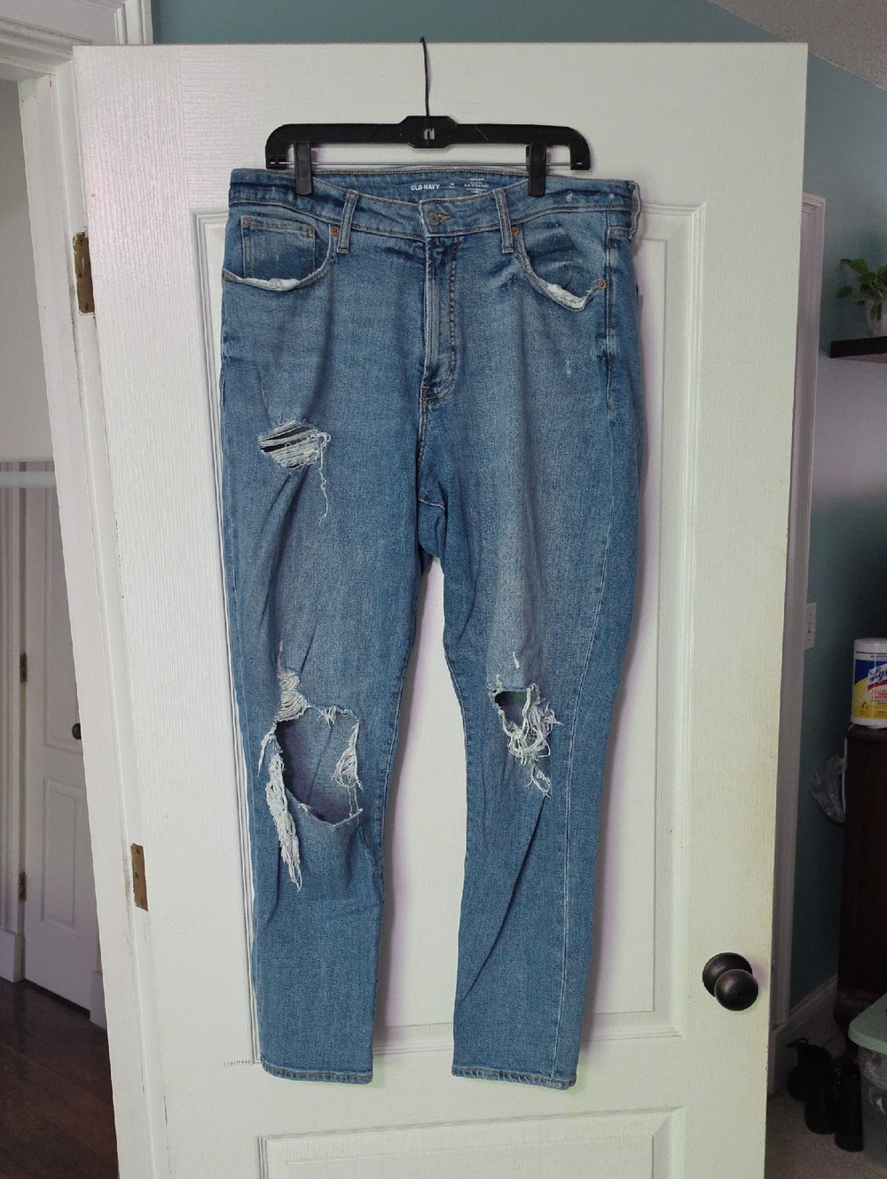 Old Navy Women'w Distressed Straigjt Jeans